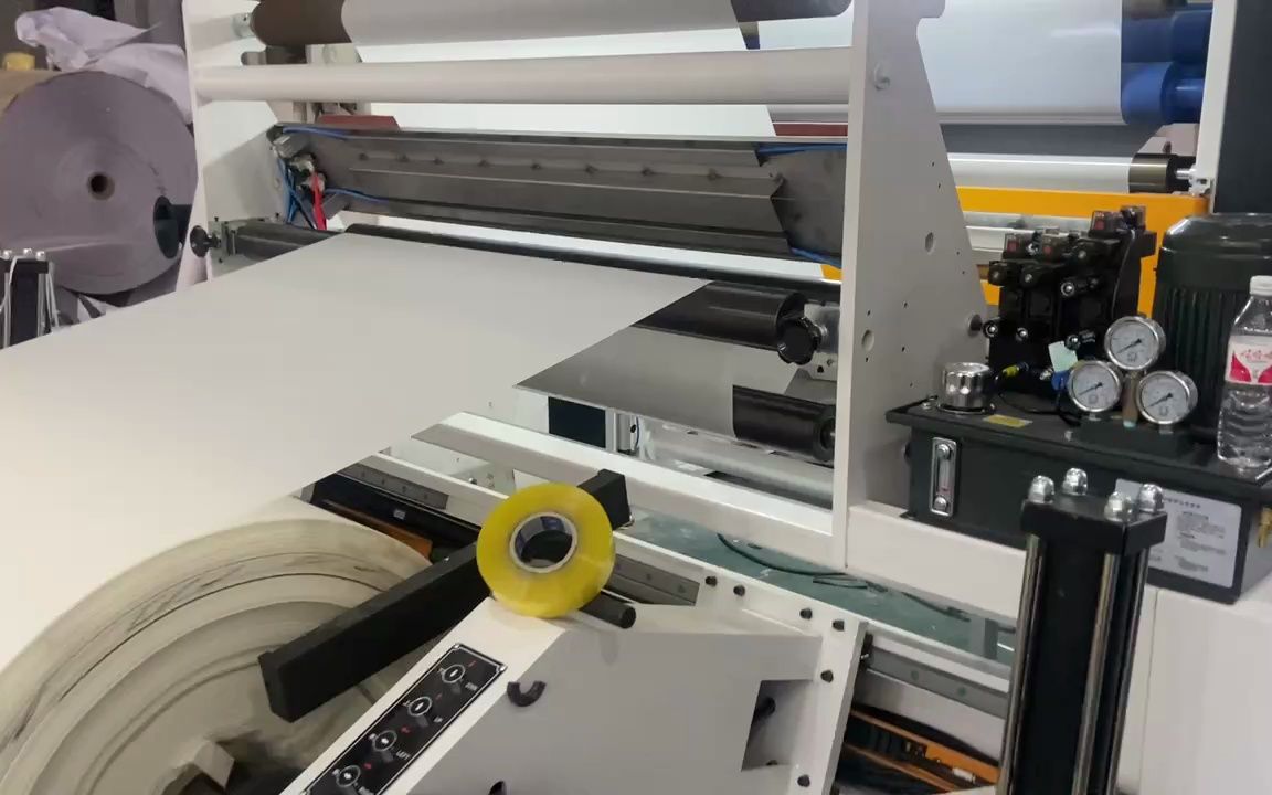 HFQC 系列高速分切機(jī)（不干膠雙透膜）